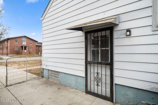 221 Inverness Ave, Louisville, KY 40214