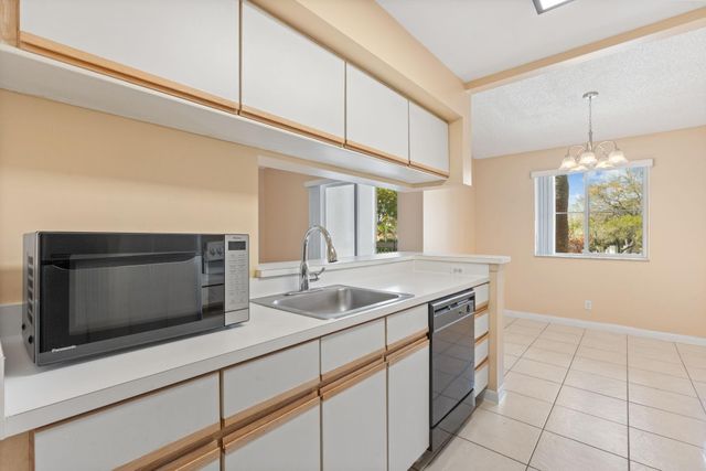 9977 Westview Drive 122, Coral Springs, FL 33076