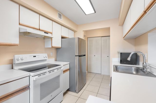 9977 Westview Drive 122, Coral Springs, FL 33076