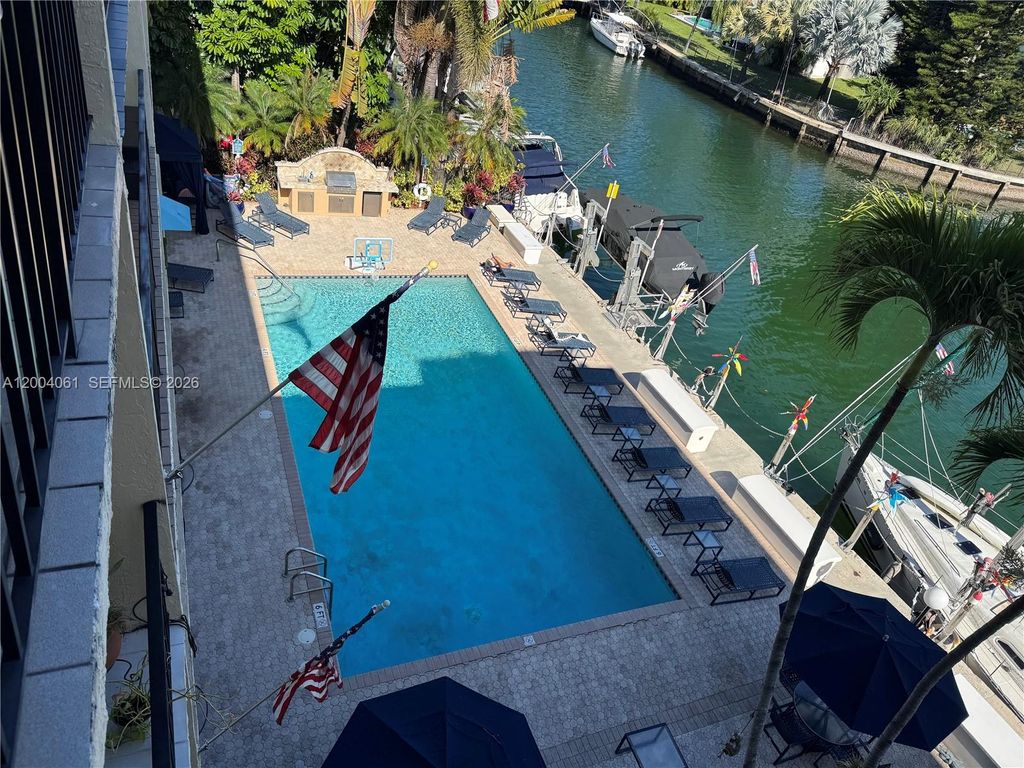 2600 NE 135th St 4J-A, North Miami, FL 33181