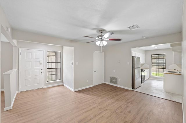 7111 Pinehook Lane, Houston, TX 77016