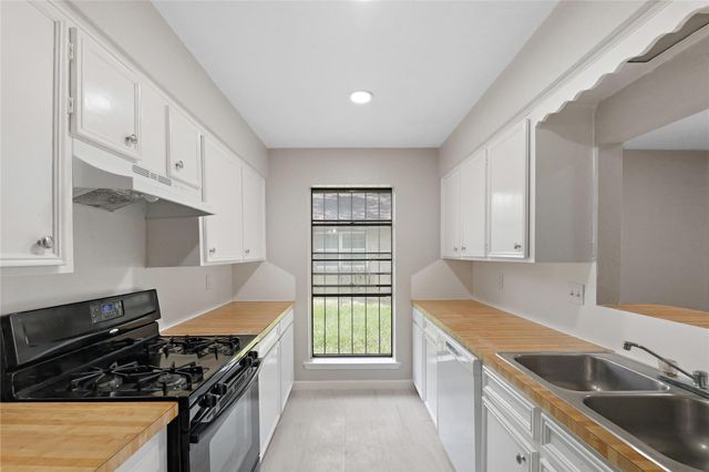 7111 Pinehook Lane, Houston, TX 77016