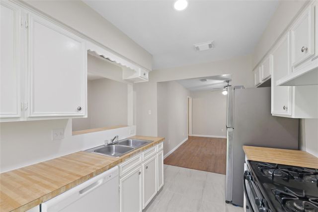 7111 Pinehook Lane, Houston, TX 77016