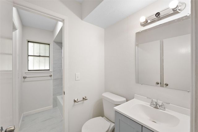 7111 Pinehook Lane, Houston, TX 77016