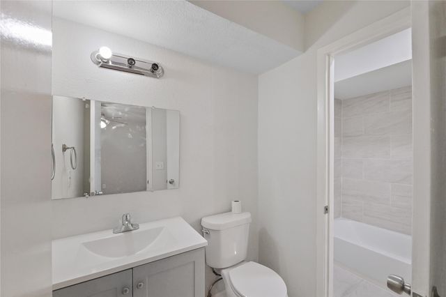 7111 Pinehook Lane, Houston, TX 77016