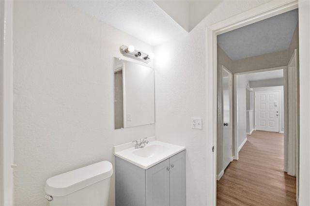 7111 Pinehook Lane, Houston, TX 77016