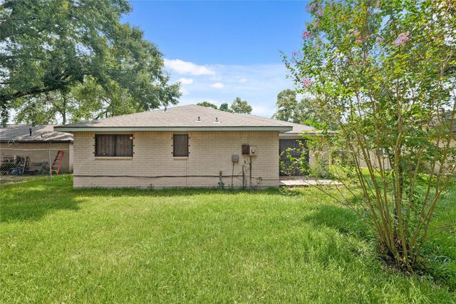 7111 Pinehook Lane, Houston, TX 77016