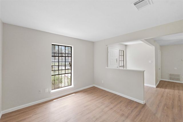 7111 Pinehook Lane, Houston, TX 77016