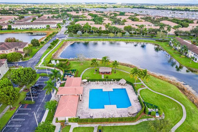 2312 SE 21st St, Homestead, FL 33035