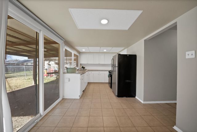 909 Ravencroft Drive, Garland, TX 75043