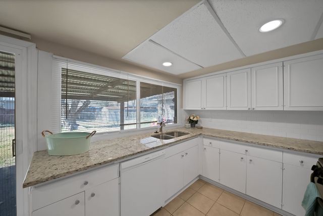 909 Ravencroft Drive, Garland, TX 75043