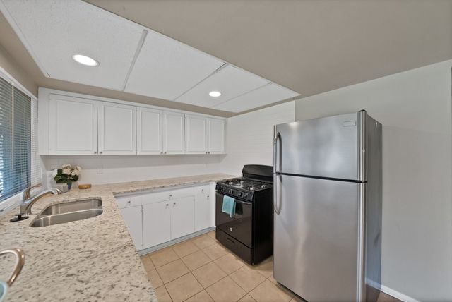 909 Ravencroft Drive, Garland, TX 75043