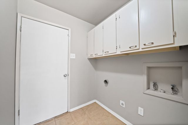 909 Ravencroft Drive, Garland, TX 75043