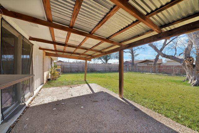 909 Ravencroft Drive, Garland, TX 75043