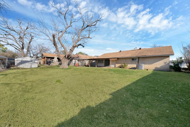 909 Ravencroft Drive, Garland, TX 75043