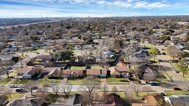 909 Ravencroft Drive, Garland, TX 75043