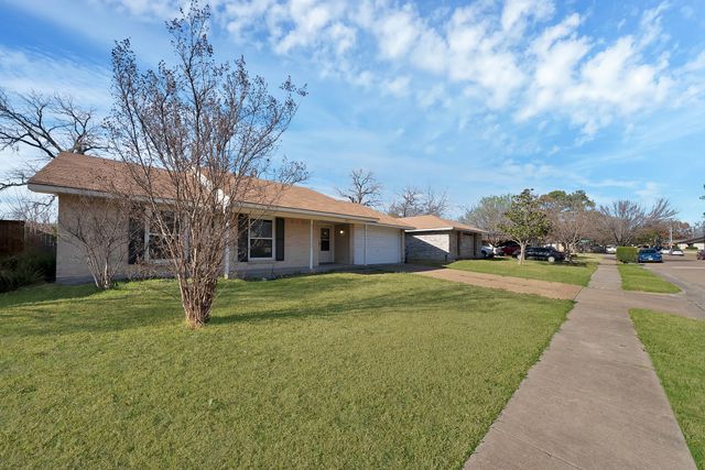 909 Ravencroft Drive, Garland, TX 75043