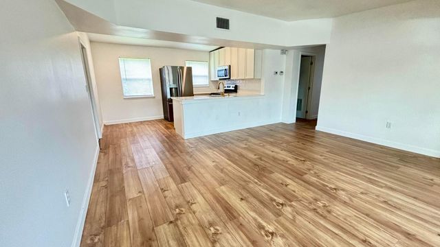 3945 Ocala Road, Lake Worth, FL 33462