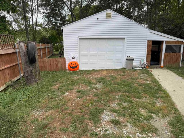 321 W Weber Drive, Muncie, IN 47303