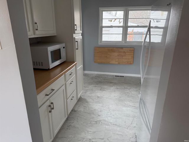 321 W Weber Drive, Muncie, IN 47303