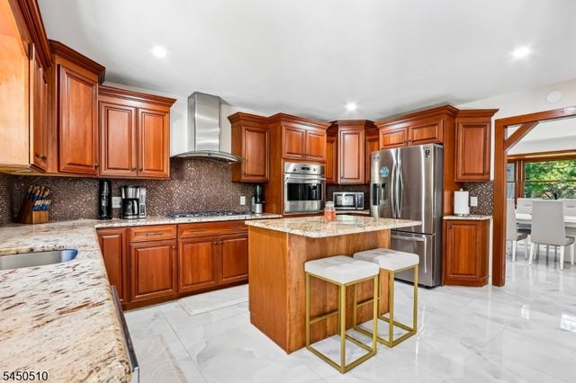 881 Bordentown Ave, Sayreville Boro, NJ 08879