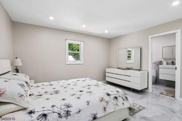 881 Bordentown Ave, Sayreville Boro, NJ 08879