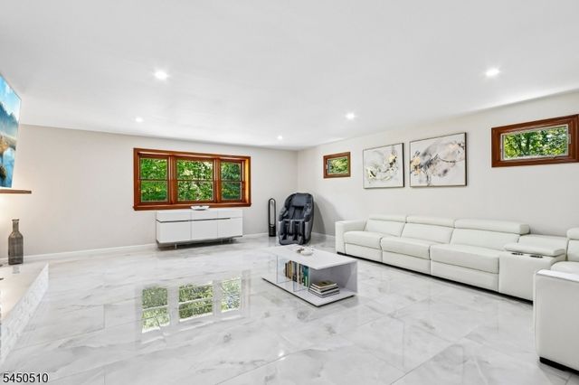 881 Bordentown Ave, Sayreville Boro, NJ 08879