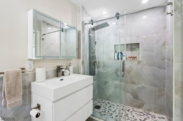 881 Bordentown Ave, Sayreville Boro, NJ 08879