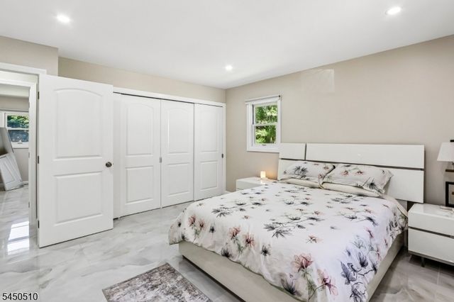 881 Bordentown Ave, Sayreville Boro, NJ 08879