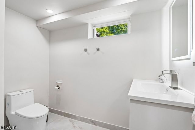 881 Bordentown Ave, Sayreville Boro, NJ 08879