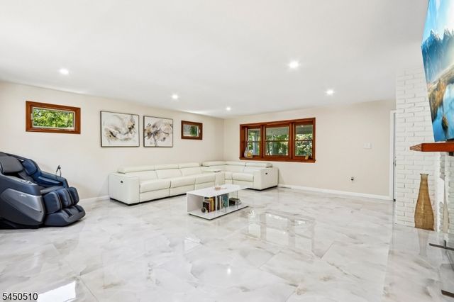 881 Bordentown Ave, Sayreville Boro, NJ 08879