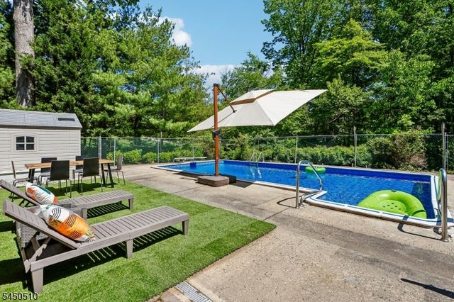 881 Bordentown Ave, Sayreville Boro, NJ 08879