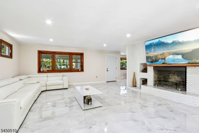 881 Bordentown Ave, Sayreville Boro, NJ 08879