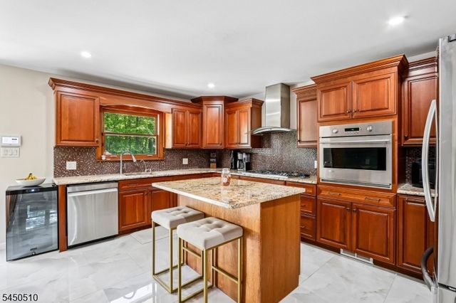 881 Bordentown Ave, Sayreville Boro, NJ 08879