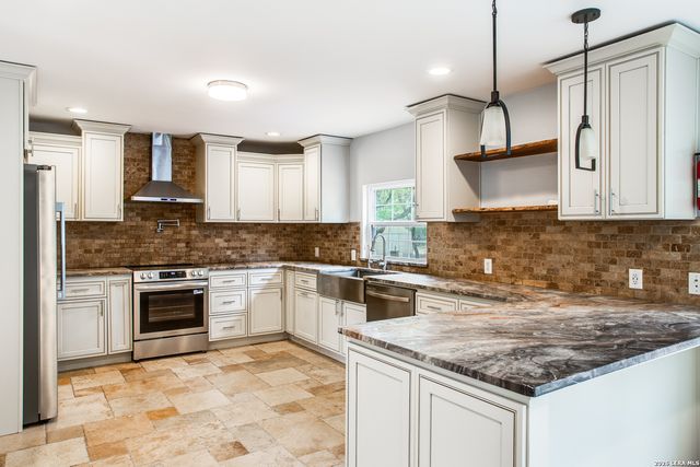 9730 Windwood Dr, Boerne, TX 78006