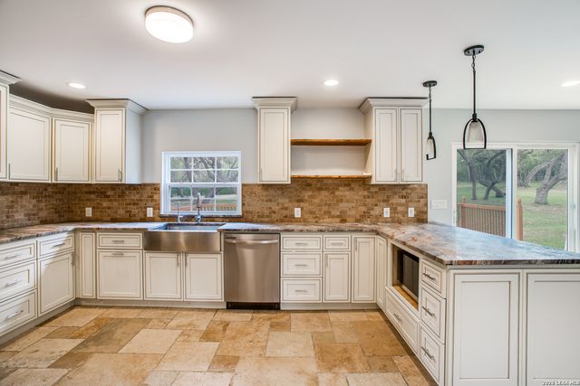 9730 Windwood Dr, Boerne, TX 78006