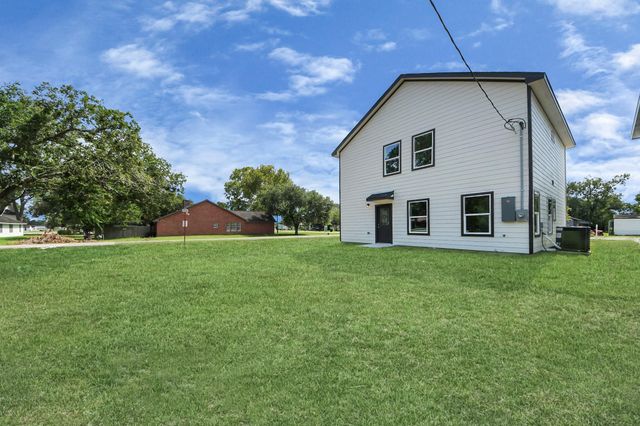 402 N 4th Street, Beasley, TX 77417