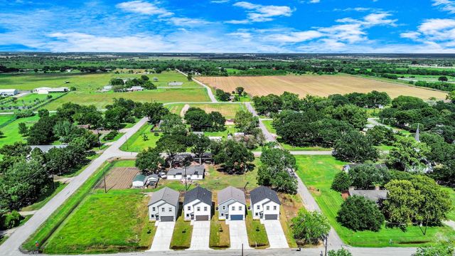 402 N 4th Street, Beasley, TX 77417