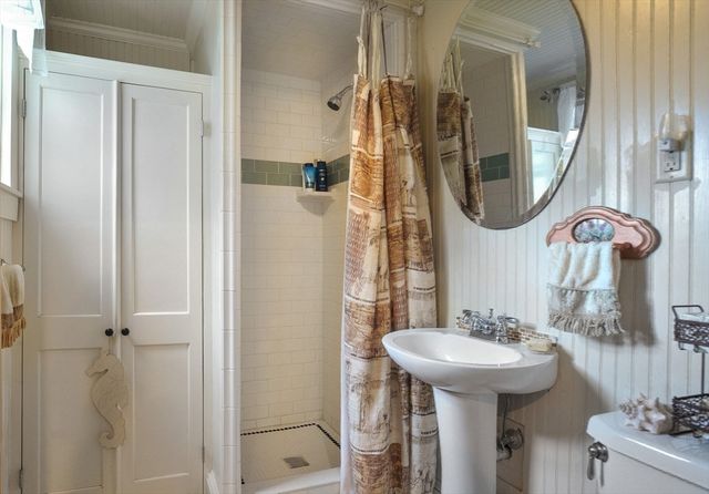 14 Highland Avenue, Hull, MA 02045