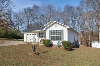 3117 Country Side Dr, Centerville, TN 37033