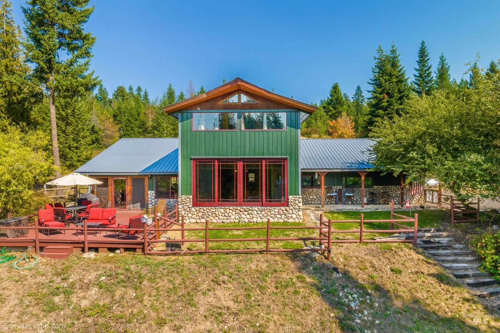 142 Maria Pia Ln, Sagle, ID 83860