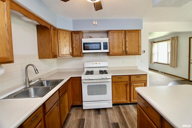 124 SHOSHONE Drive, East Peoria, IL 61611