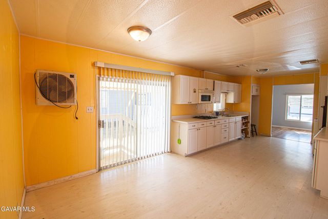 3300 15th Street West 109, Rosamond, CA 93560