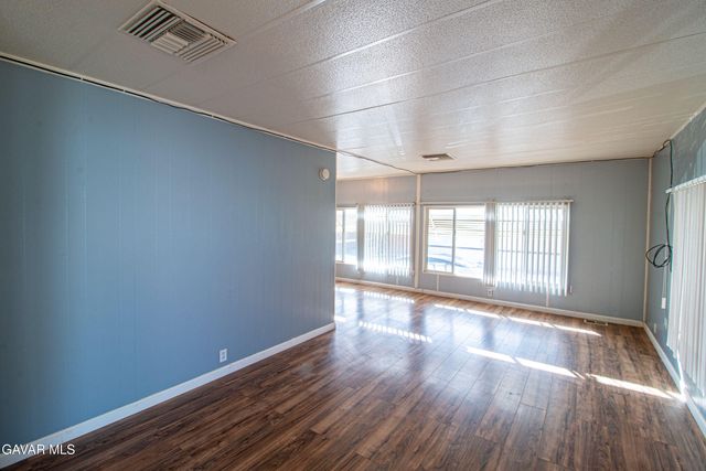 3300 15th Street West 109, Rosamond, CA 93560