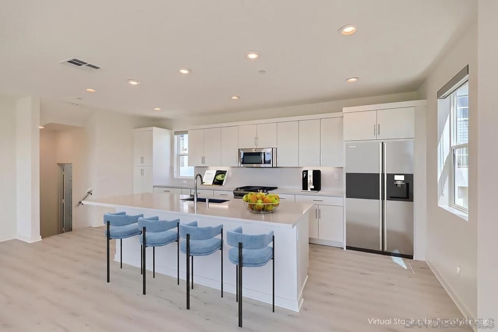 Image 5 of property listing at 3051 Marquee Way, San Diego, CA 92108