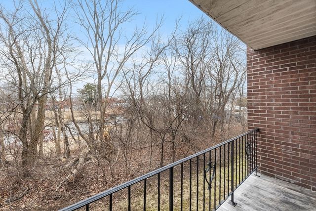 11 Riverside Ave 111, Danvers, MA 01923