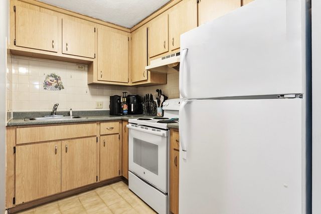 11 Riverside Ave 111, Danvers, MA 01923