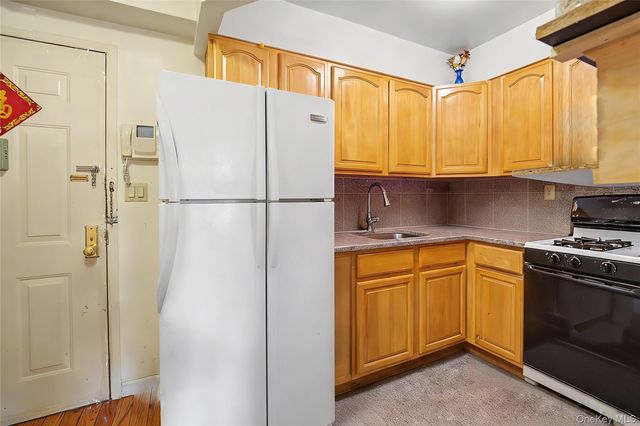 3506 Leavitt Street 5H, Flushing, NY 11354