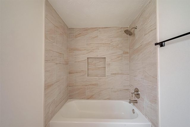 934 Goldfinch Avenue, Sugar Land, TX 77478