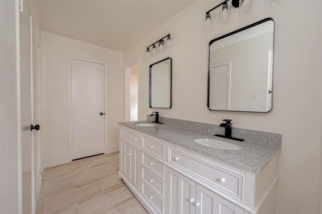 934 Goldfinch Avenue, Sugar Land, TX 77478